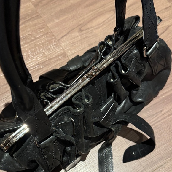 DKNY Elegant Black Leather Handbag/shoulder bag - Picture 5 of 15